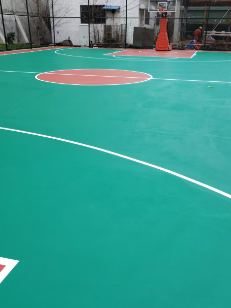 阿坝 球场长期使用易出现地面开裂